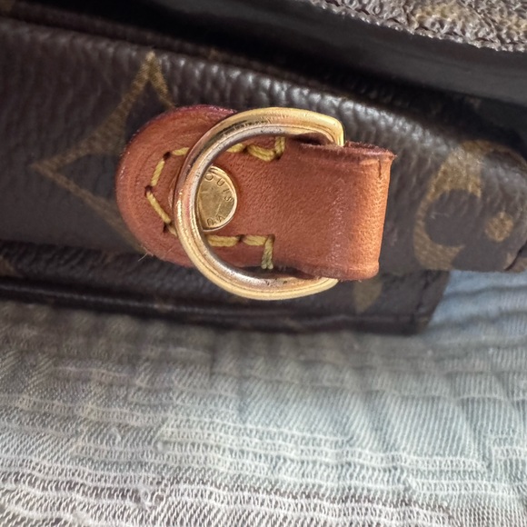 Authentic LV Pochette Métis Monogram - Picture 4 of 14
